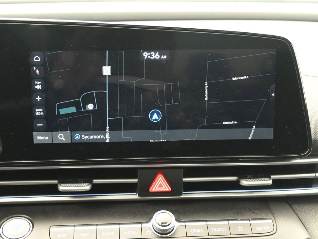 Certified 2025 Hyundai Elantra Limited FWD image 18