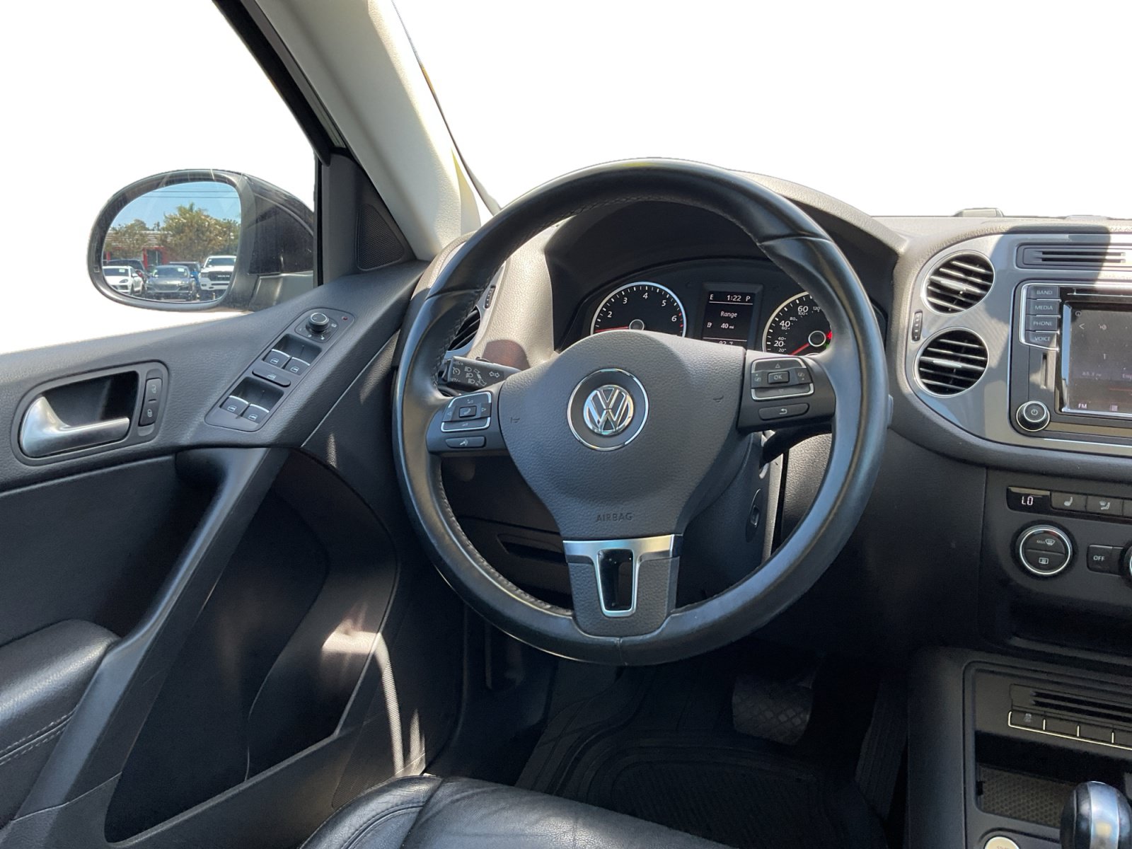 Used 2017 Volkswagen Tiguan Sport AWD/4WD image 11