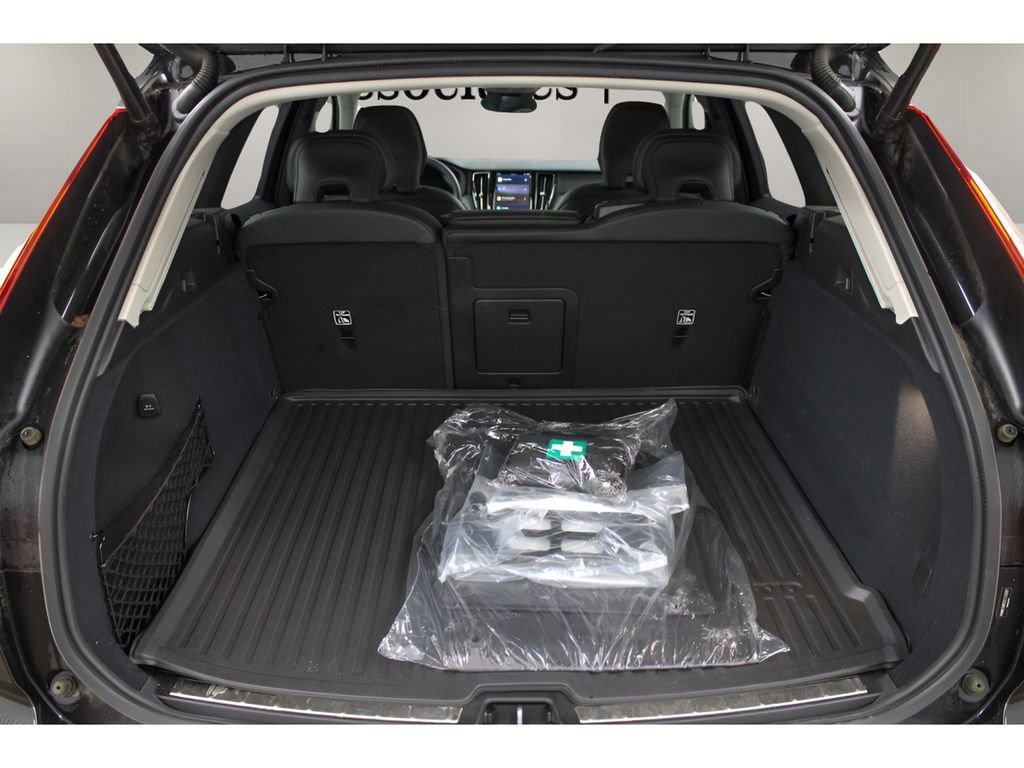 Used 2025 Volvo XC60 B5 Ultra AWD/4WD image 38