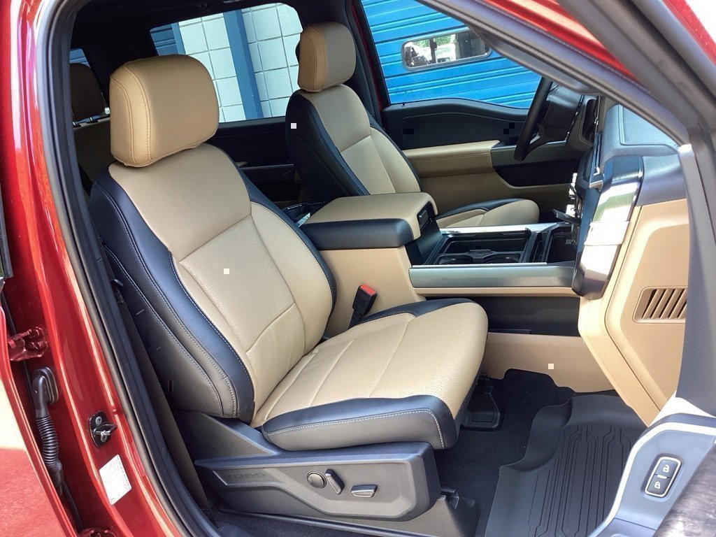 New 2025 Ford F250 Lariat w/ Black Appearance Package image 32