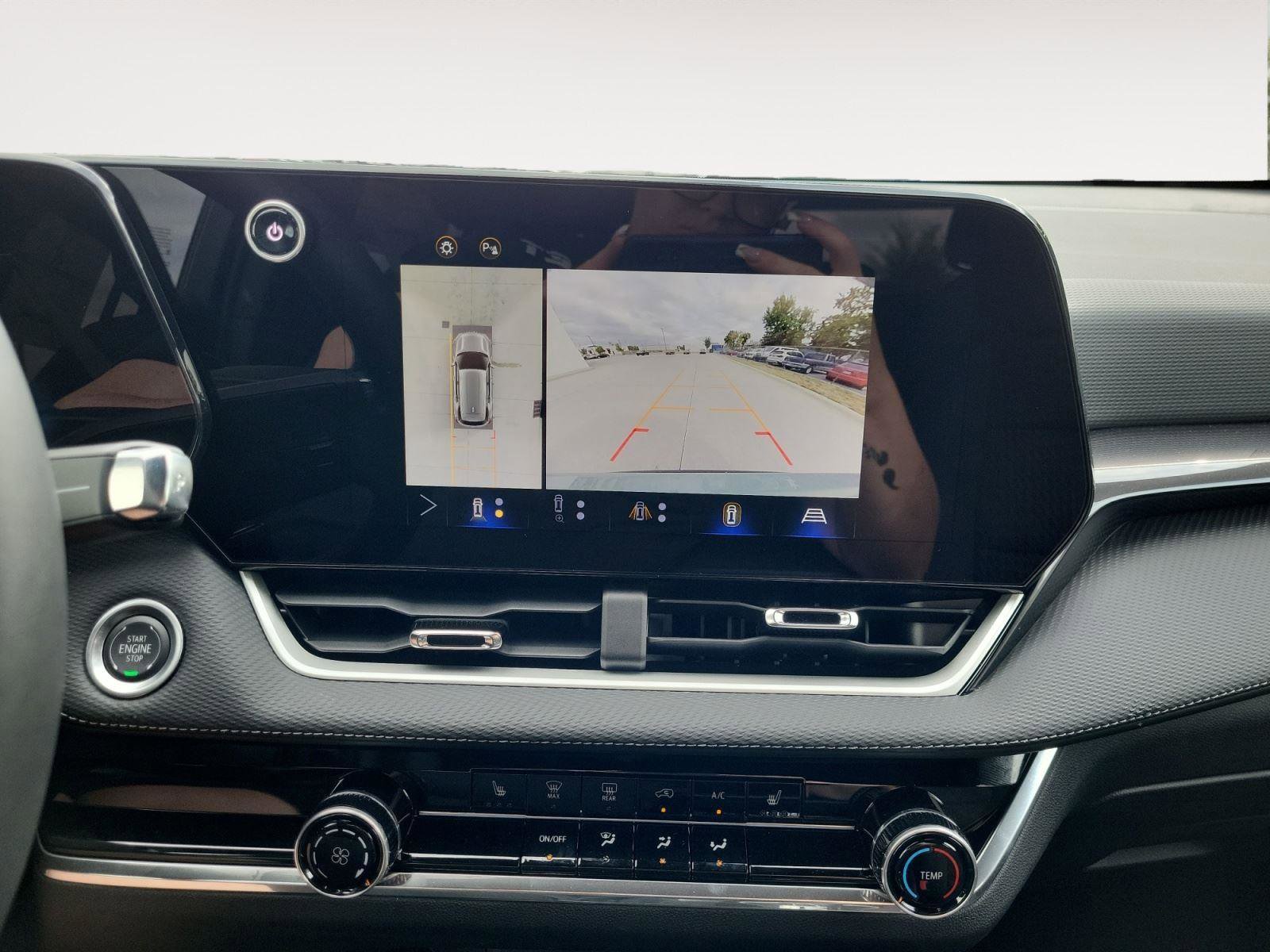 Used 2025 Chevrolet Equinox LT w/ Safety and Technology Package image 14