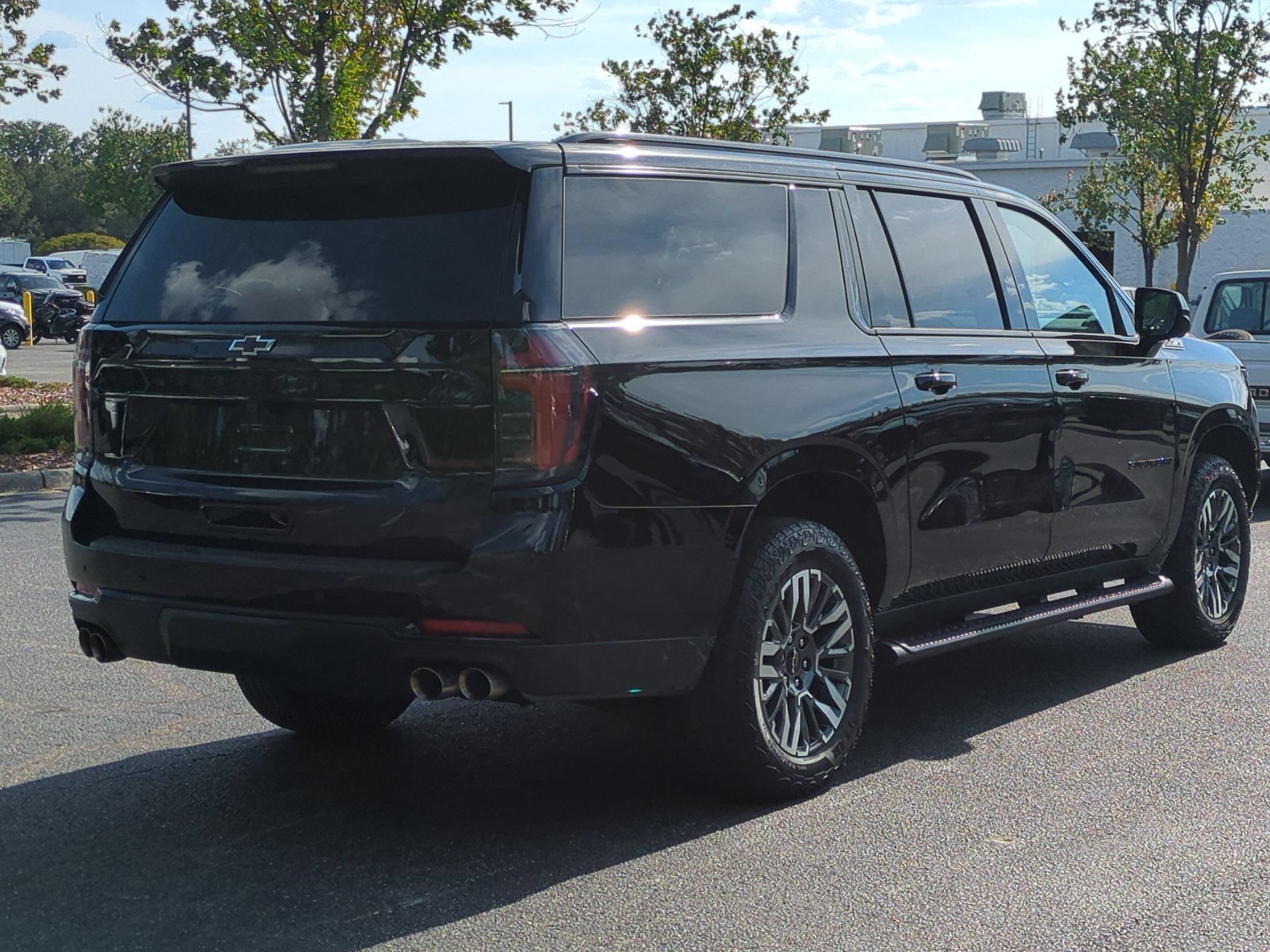Used 2025 Chevrolet Suburban Z71 AWD/4WD image 10
