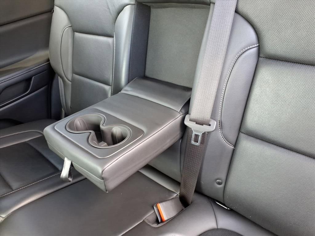 Used 2023 GMC Acadia SLT image 32