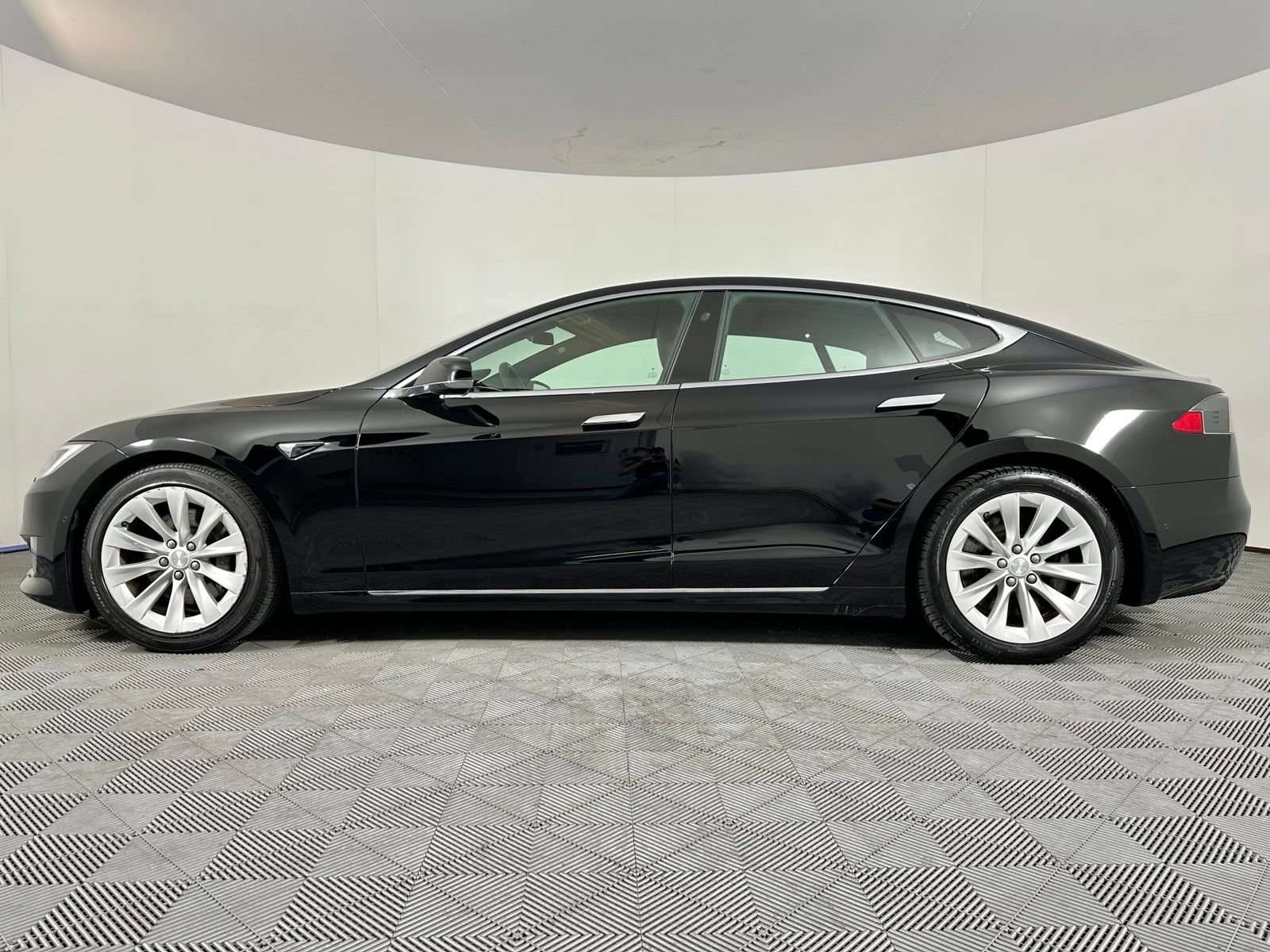 Used 2016 Tesla Model S 75D AWD/4WD image 16
