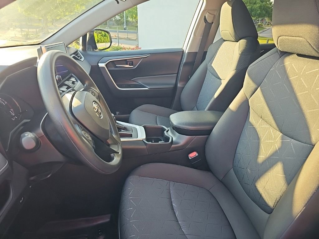 Used 2025 Toyota RAV4 XLE w/ Convenience Package FWD image 14