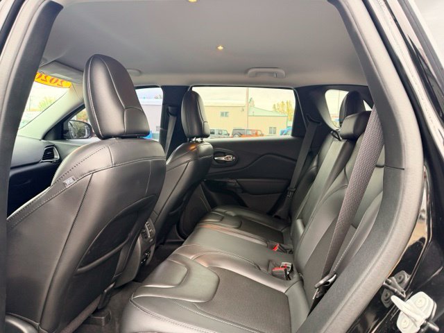Used 2020 Jeep Cherokee Latitude Plus AWD/4WD image 17