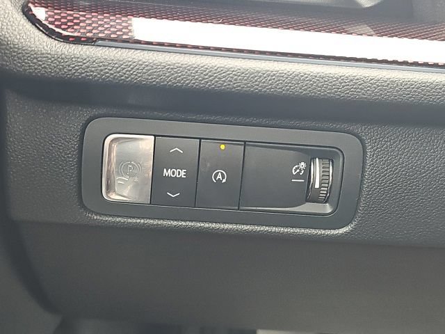 Used 2024 Chevrolet Traverse RS FWD image 27