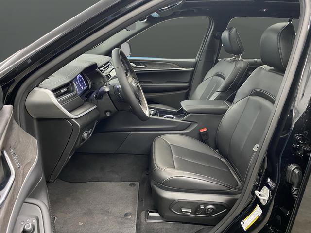 New 2025 Jeep Grand Cherokee Limited w/ Luxury Tech Group II image 4