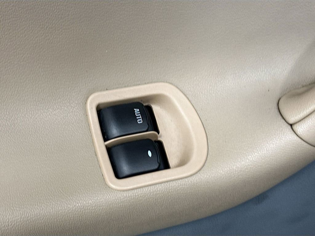 Used 2007 Pontiac Solstice Convertible w/ Premium Package image 16
