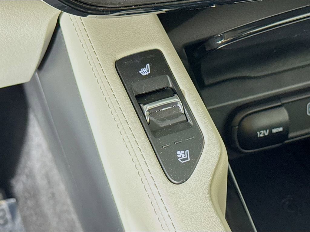 Used 2025 Kia Telluride EX w/ EX Captain's Chair Package AWD/4WD image 21