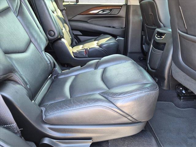 Used 2018 Cadillac Escalade Luxury AWD/4WD image 23