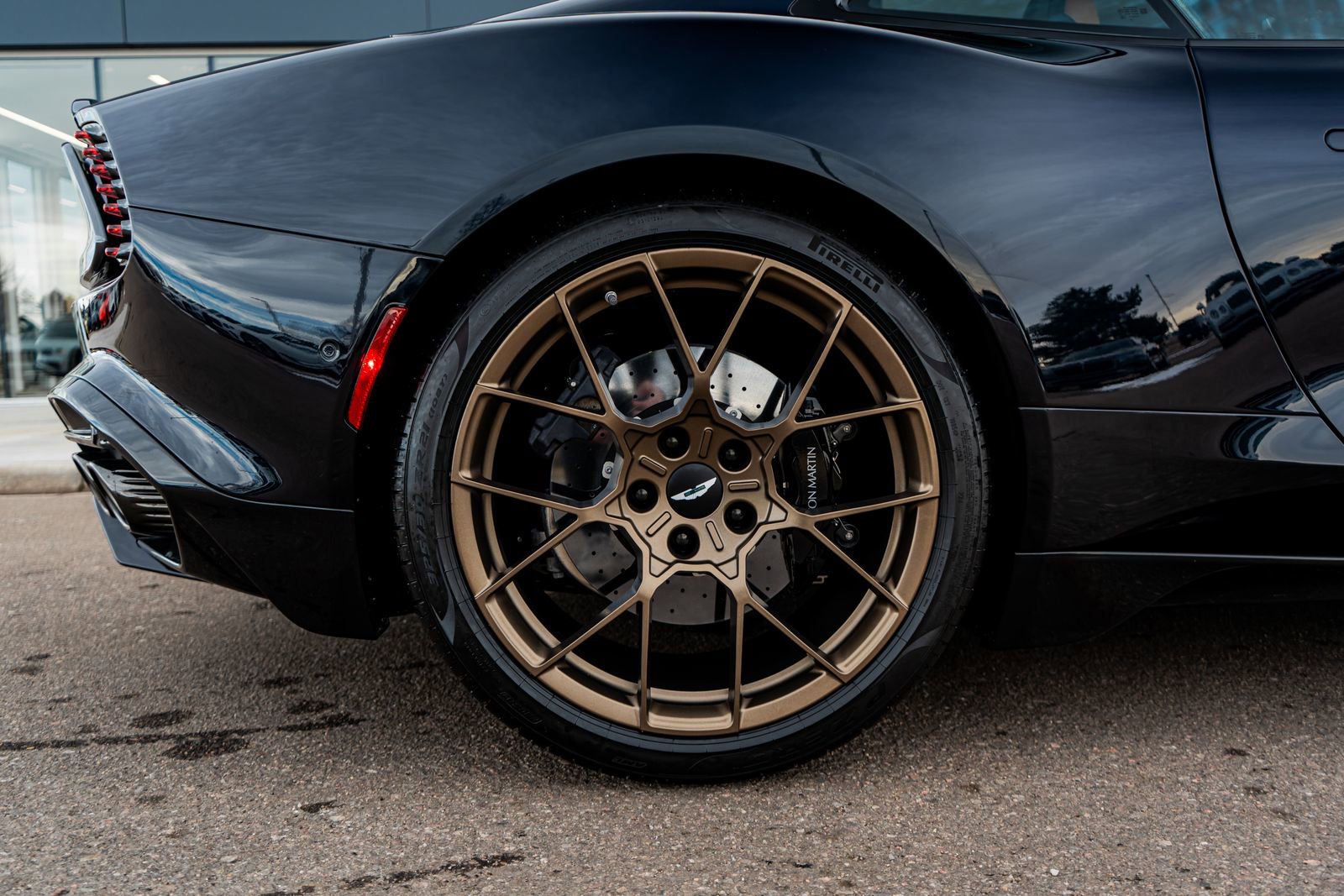 Used 2025 Aston Martin Vanquish V12 image 15