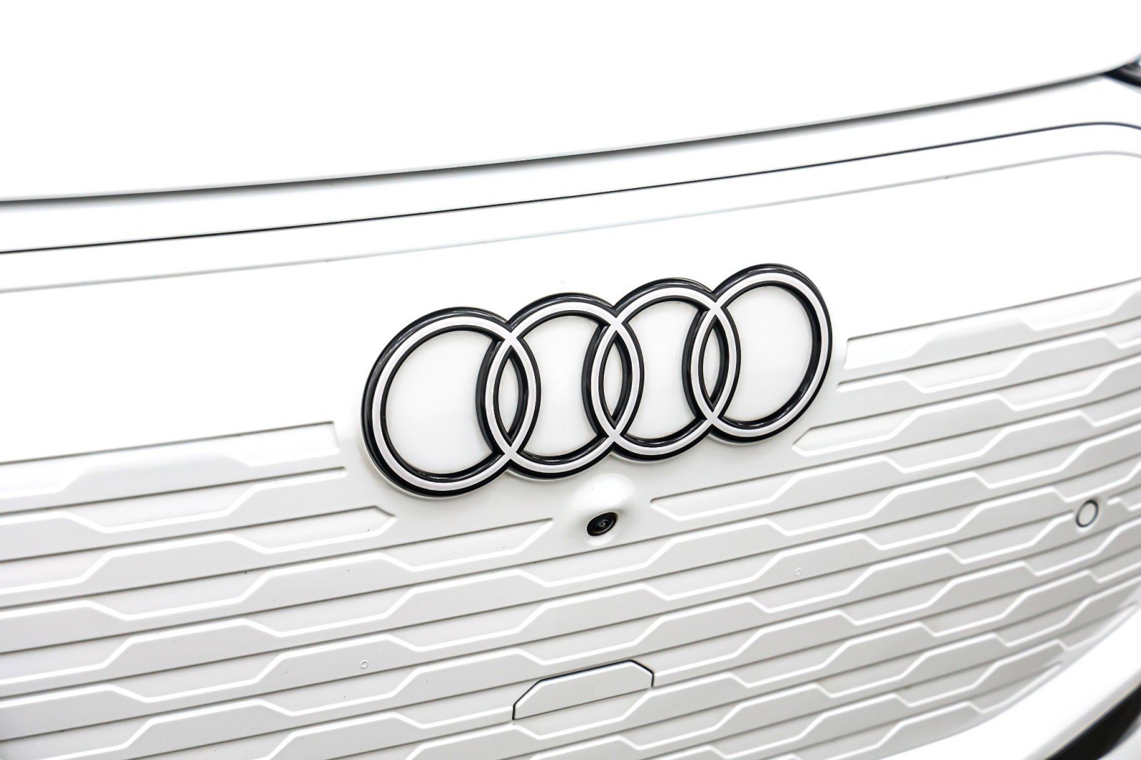 Used 2025 Audi Q6 e-tron Premium w/ Convenience Package image 14