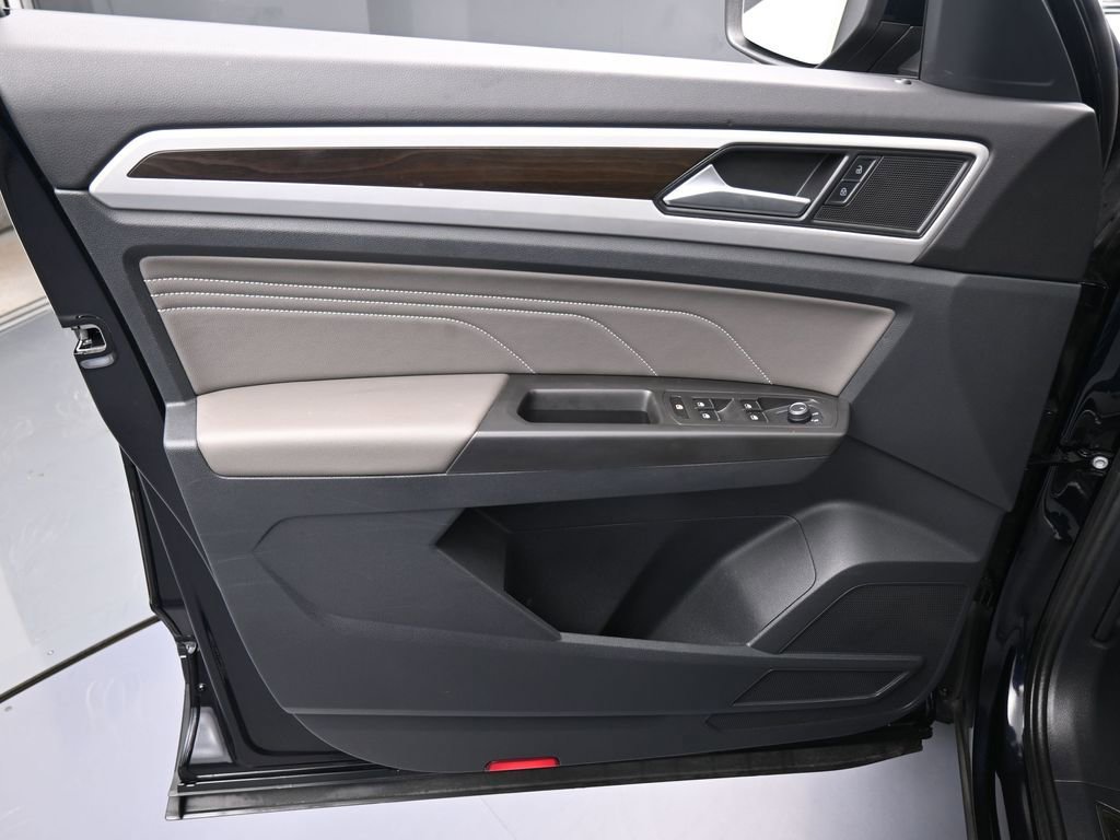 Used 2022 Volkswagen Atlas SE w/ Black Wheel Package image 12