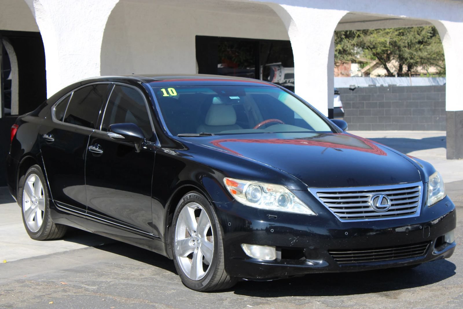 Used 2010 Lexus LS 460 RWD image 3