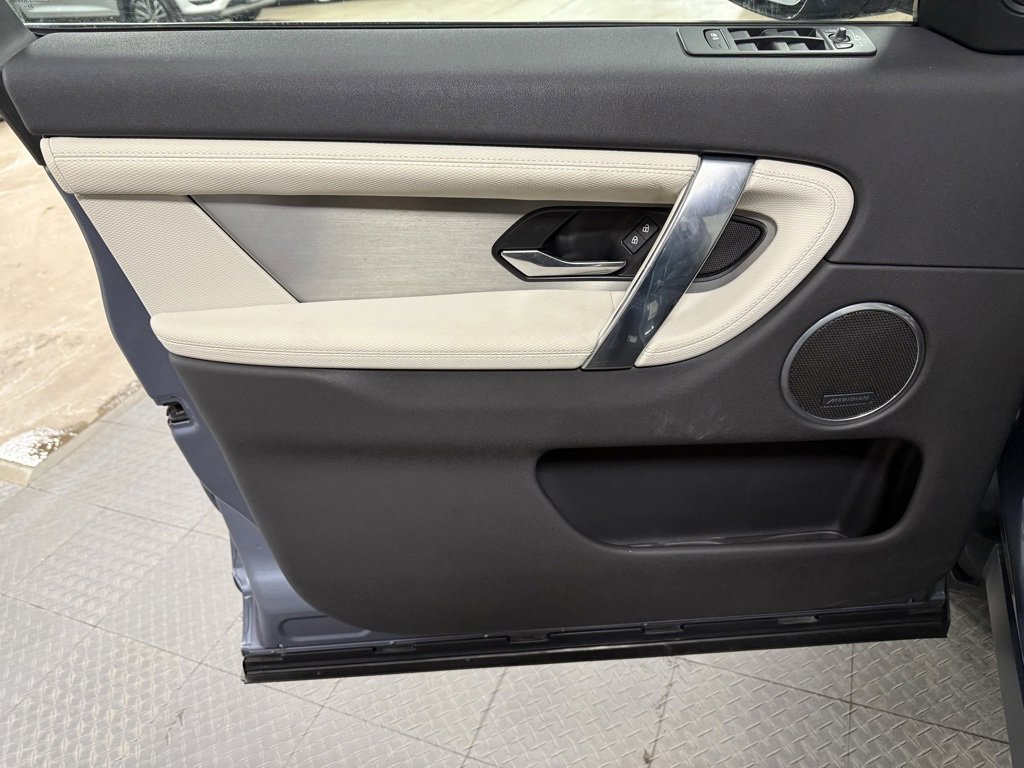 Used 2023 Land Rover Discovery Sport S R-Dynamic image 8