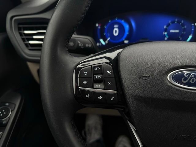 Used 2022 Ford Escape Titanium w/ Class II Trailer Tow Package image 23