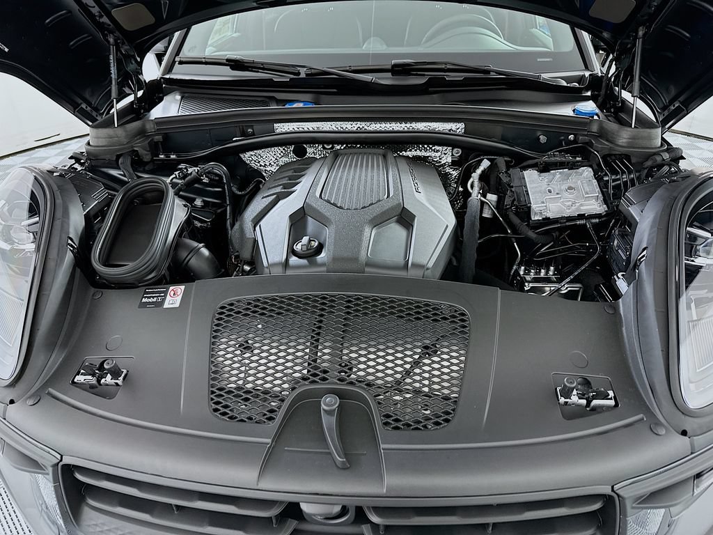 New 2026 Porsche Macan AWD/4WD image 32