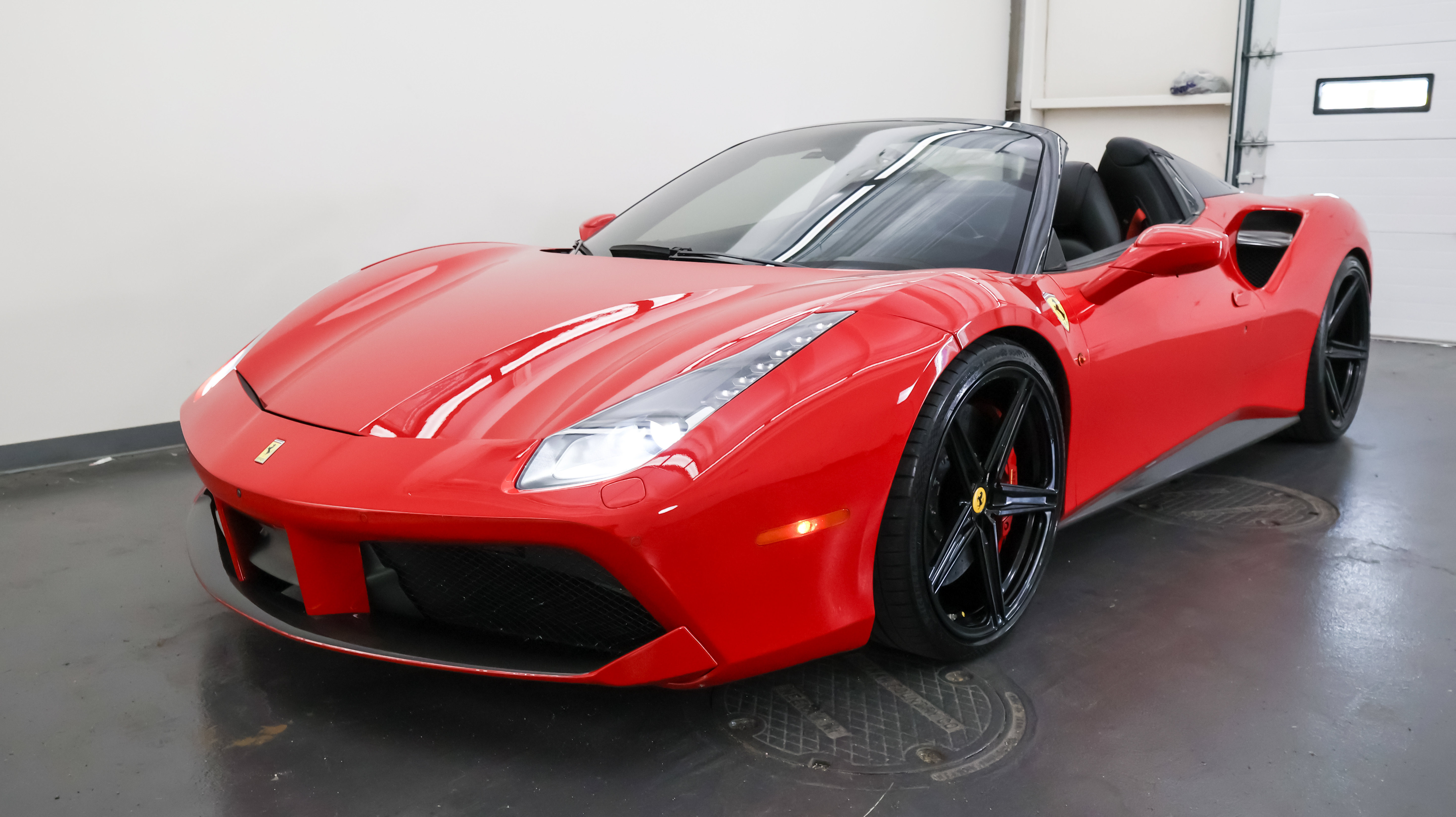 Used 2019 Ferrari 488 Spider RWD image 8