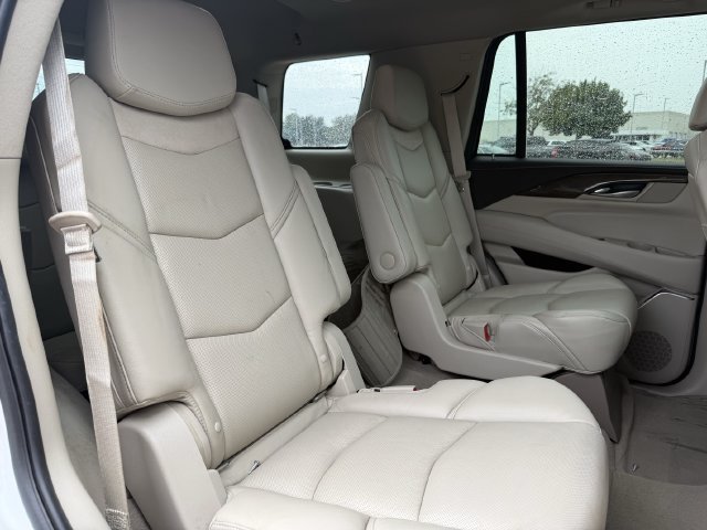 Used 2018 Cadillac Escalade Luxury AWD/4WD image 27