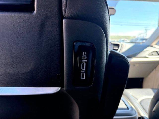 Used 2021 Chrysler Pacifica Touring-L w/ Uconnect Theater Family Group image 29