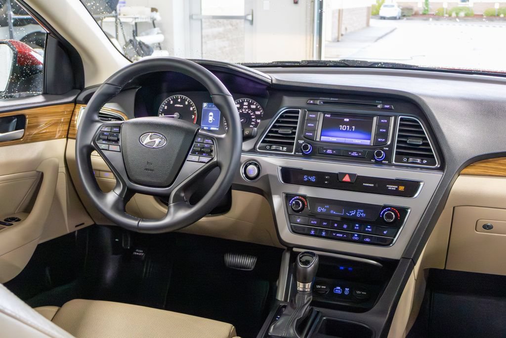 Used 2015 Hyundai Sonata Limited FWD image 11