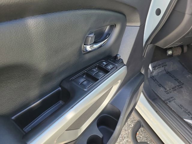 Used 2024 Nissan Titan SV w/ SV Convenience Package image 9
