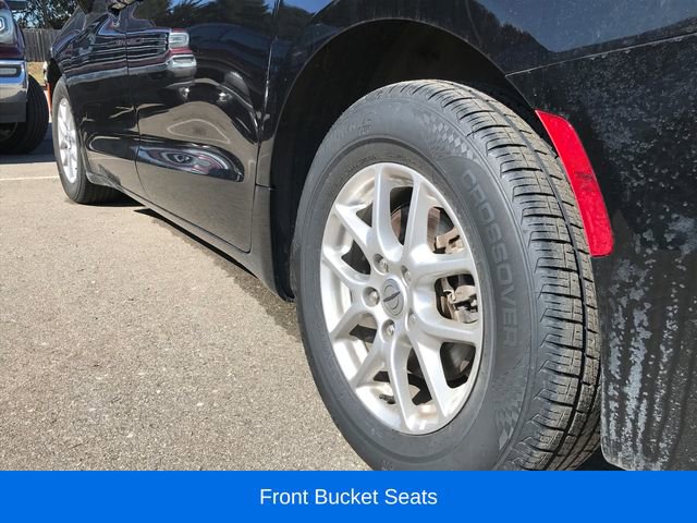 Used 2024 Chrysler Pacifica Touring-L image 12