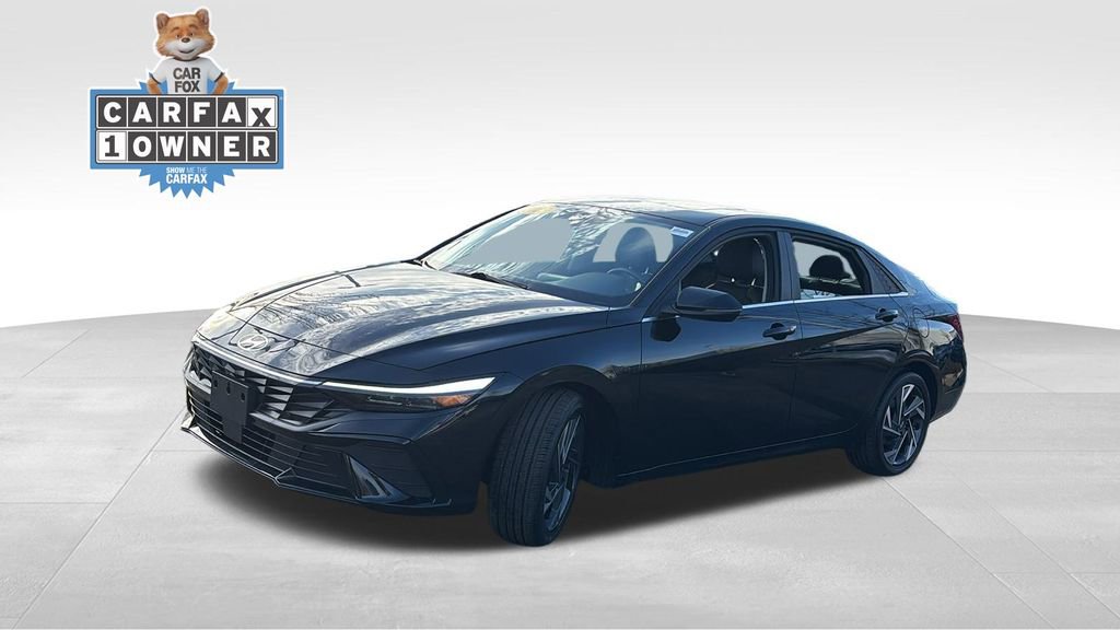 Used 2025 Hyundai Elantra Limited image 3