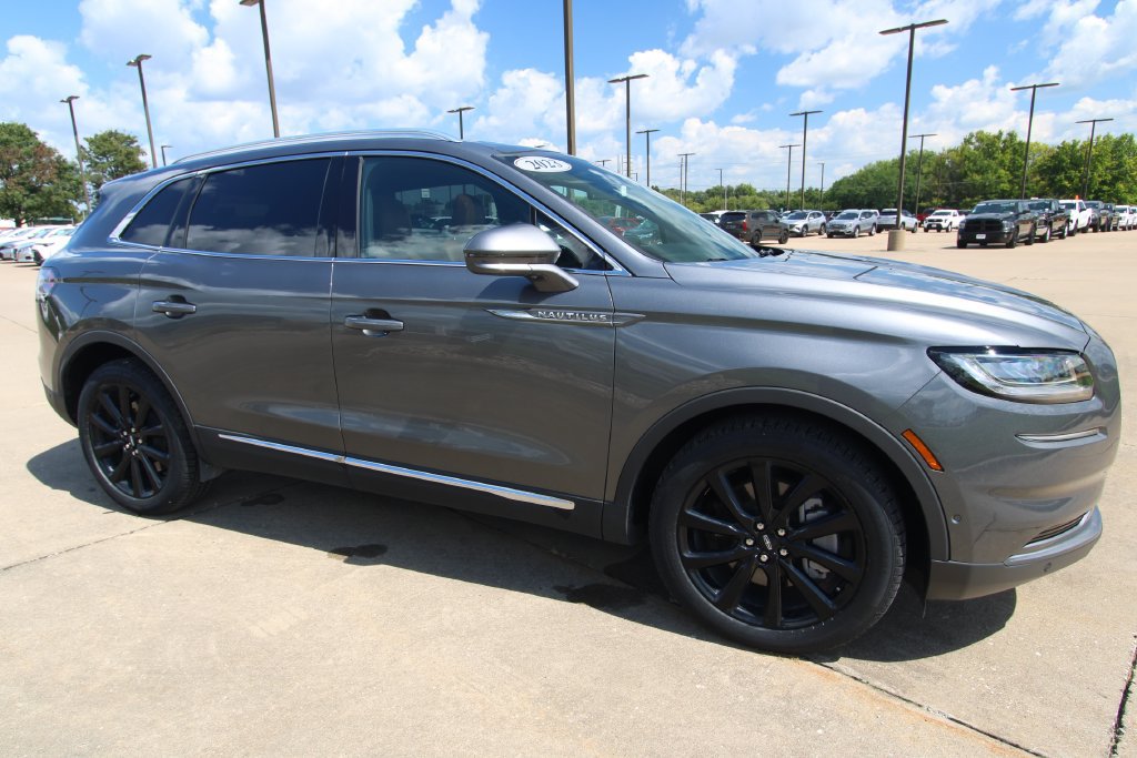 Used 2023 Lincoln Nautilus Reserve w/ Equipment Group 201A AWD/4WD image 3