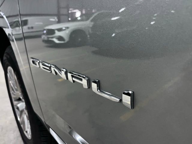 Used 2025 GMC Yukon XL Denali image 11