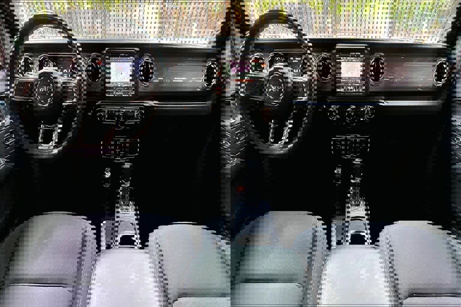 Used 2022 Jeep Wrangler Unlimited Sahara w/ Cold Weather Group AWD/4WD image 15