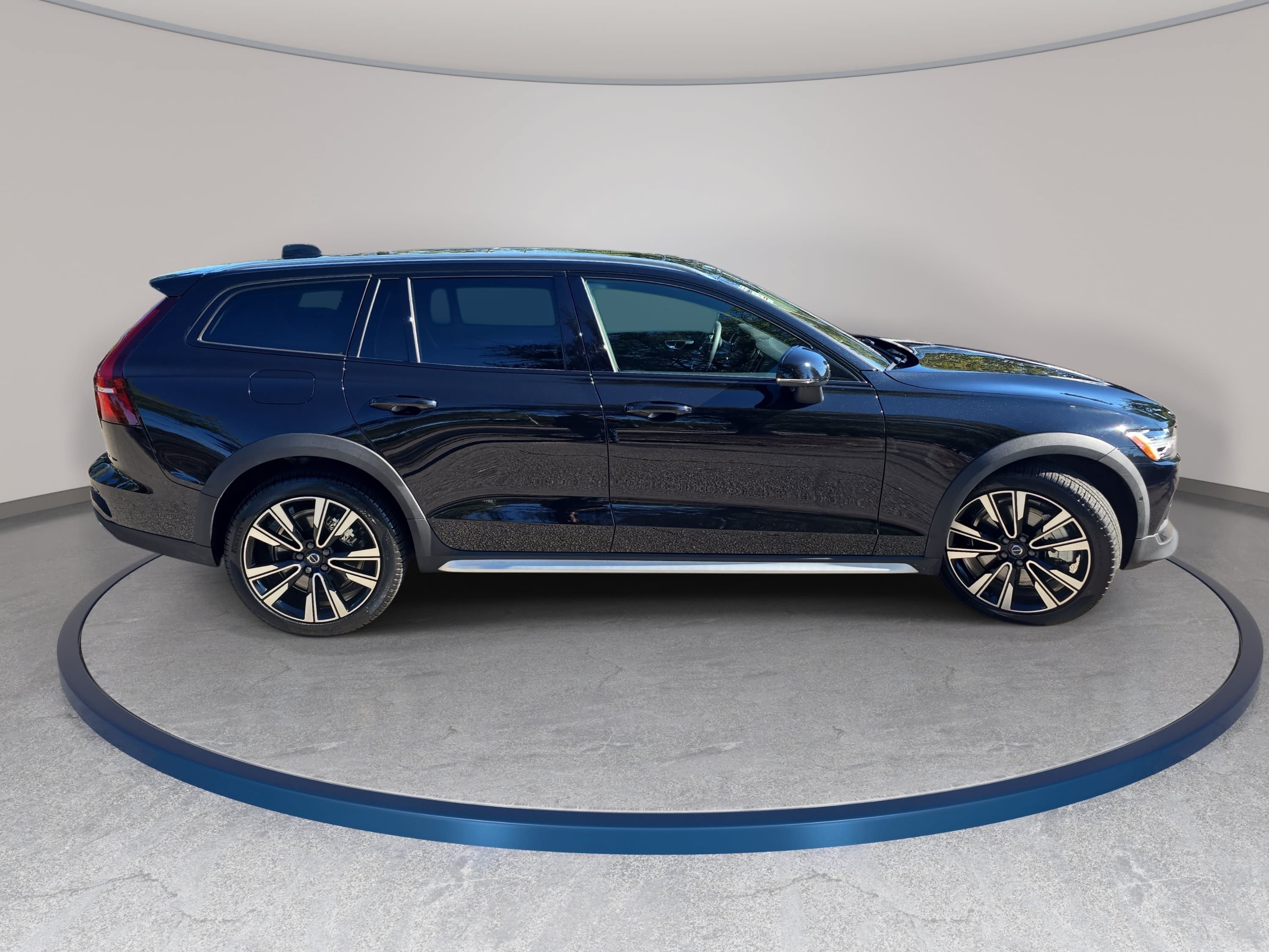 Used 2026 Volvo V60 B5 Cross Country Ultra AWD/4WD image 4