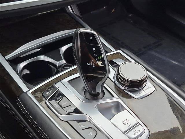 Used 2017 BMW 750i RWD image 12