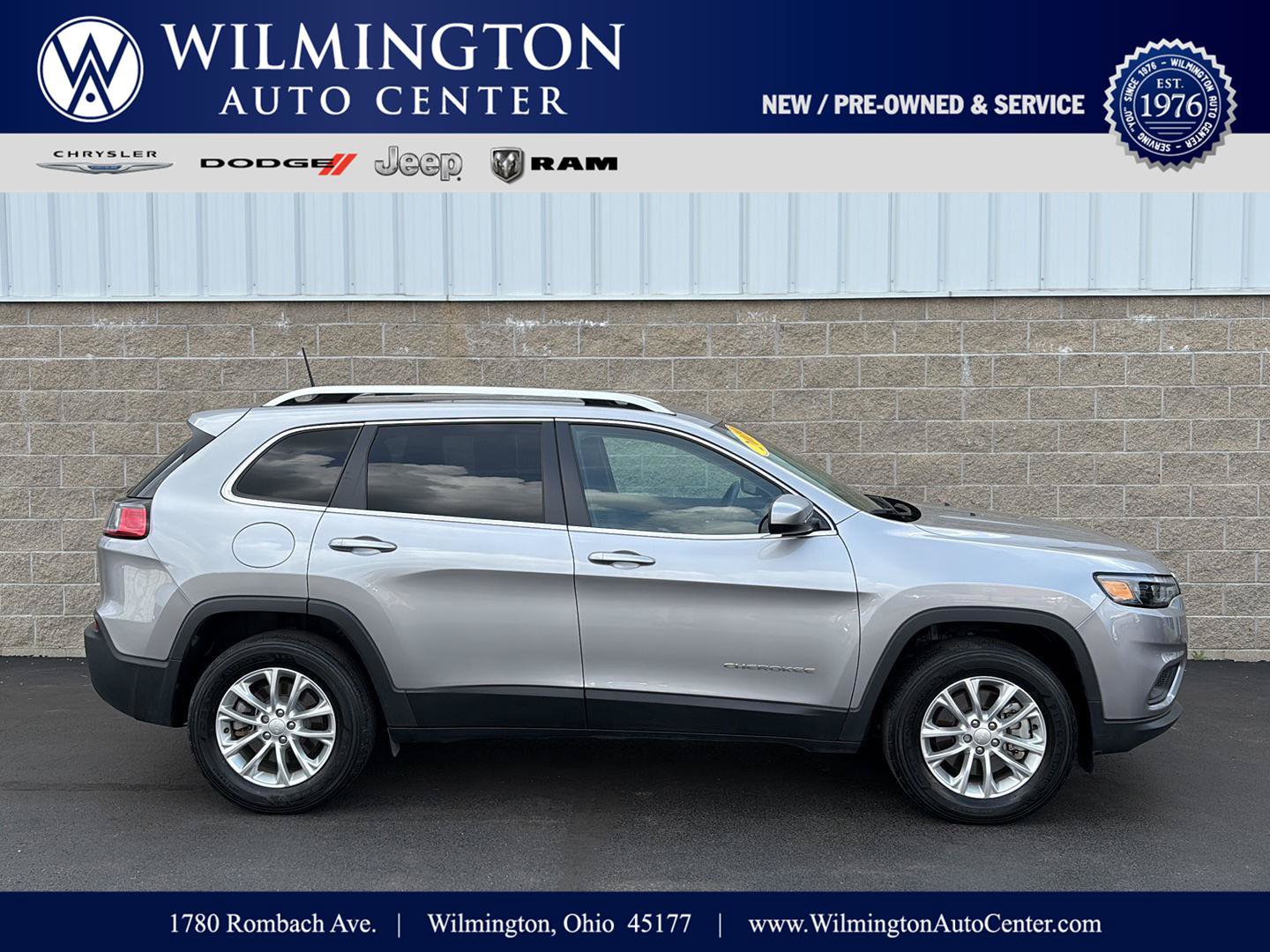 Used 2019 Jeep Cherokee Latitude w/ Cold Weather Group AWD/4WD image 1