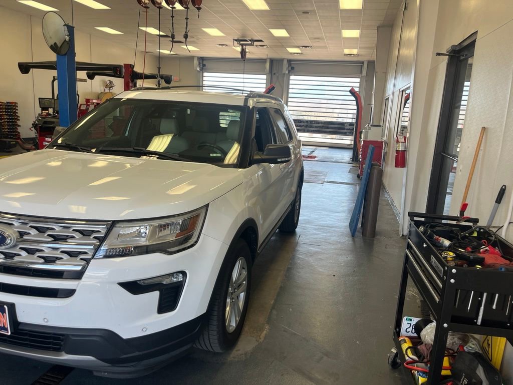 Used 2019 Ford Explorer XLT w/ Equipment Group 202A AWD/4WD image 6