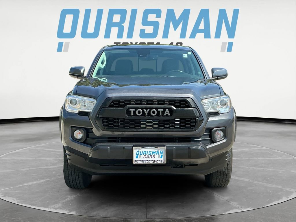 Used 2020 Toyota Tacoma SR5 AWD/4WD image 2