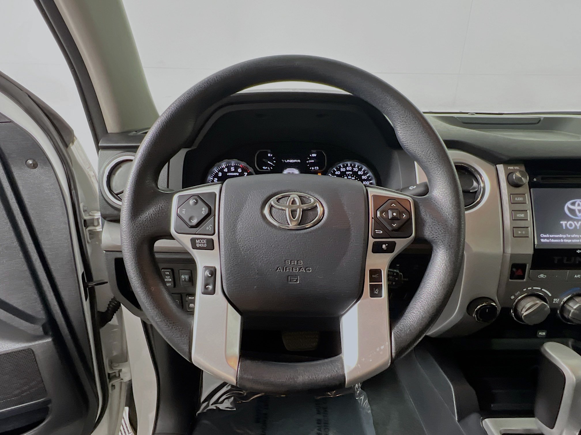 Used 2018 Toyota Tundra SR5 w/ SR5 Upgrade Package AWD/4WD image 17