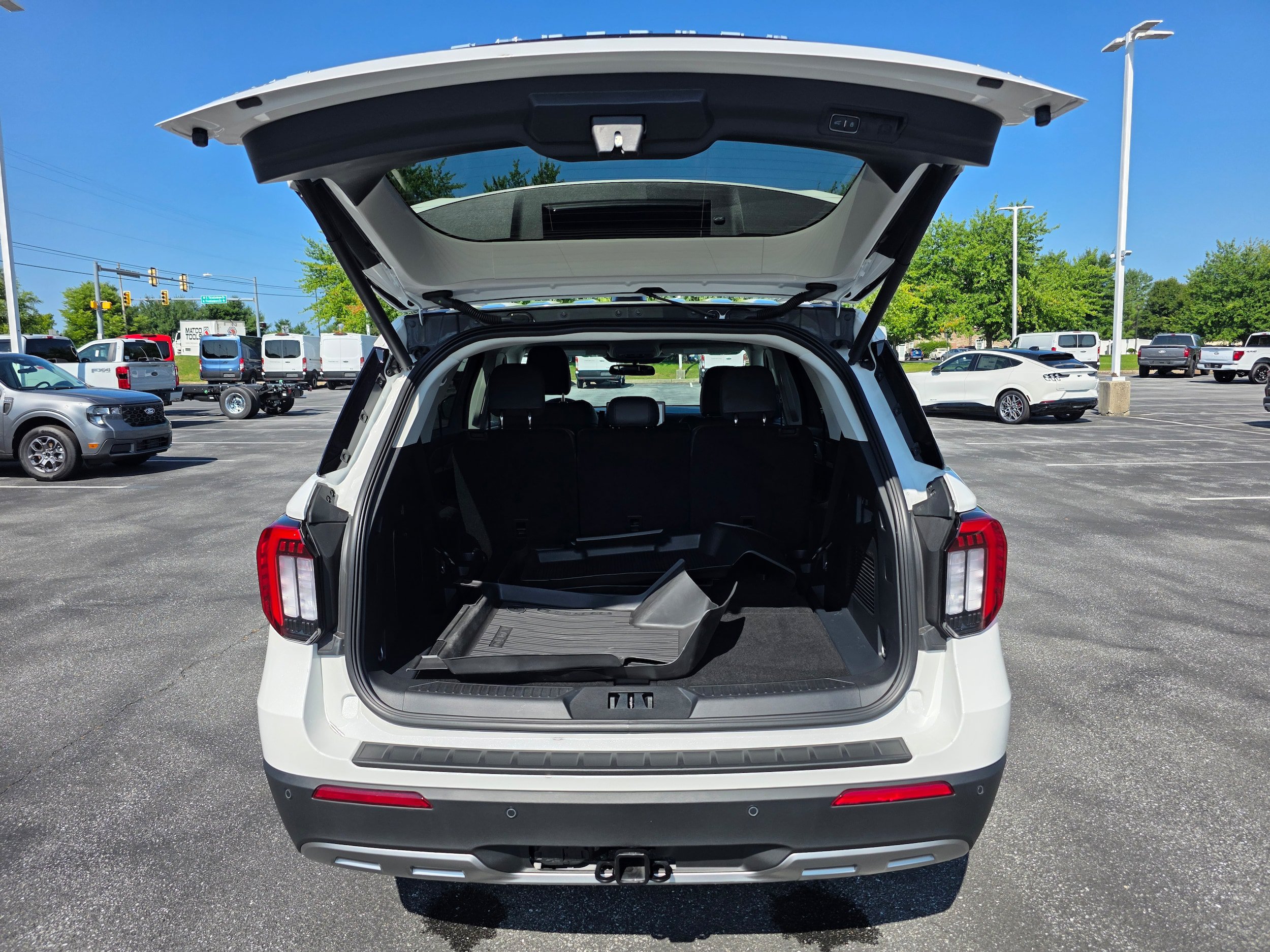 Used 2026 Ford Explorer Active w/ Active Comfort Package AWD/4WD image 9