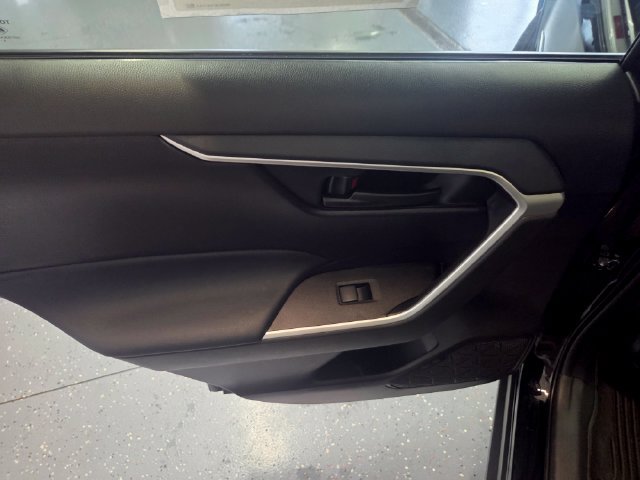 Used 2025 Toyota RAV4 LE AWD/4WD image 18