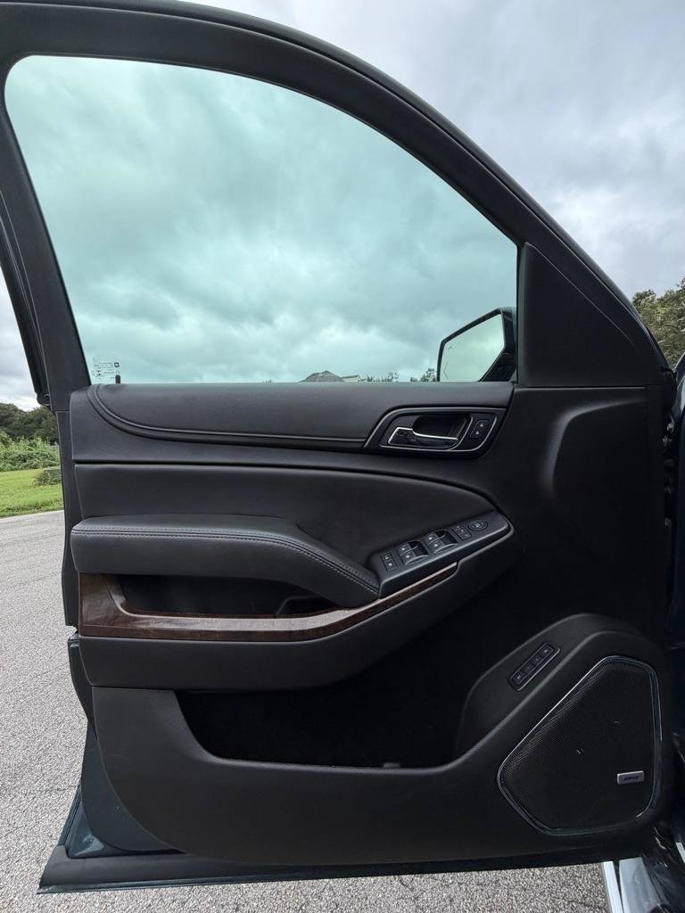 Used 2019 Chevrolet Tahoe LT w/ LT Signature Package RWD image 10