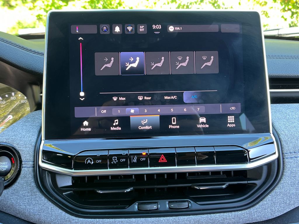 Used 2024 Jeep Compass Latitude image 17