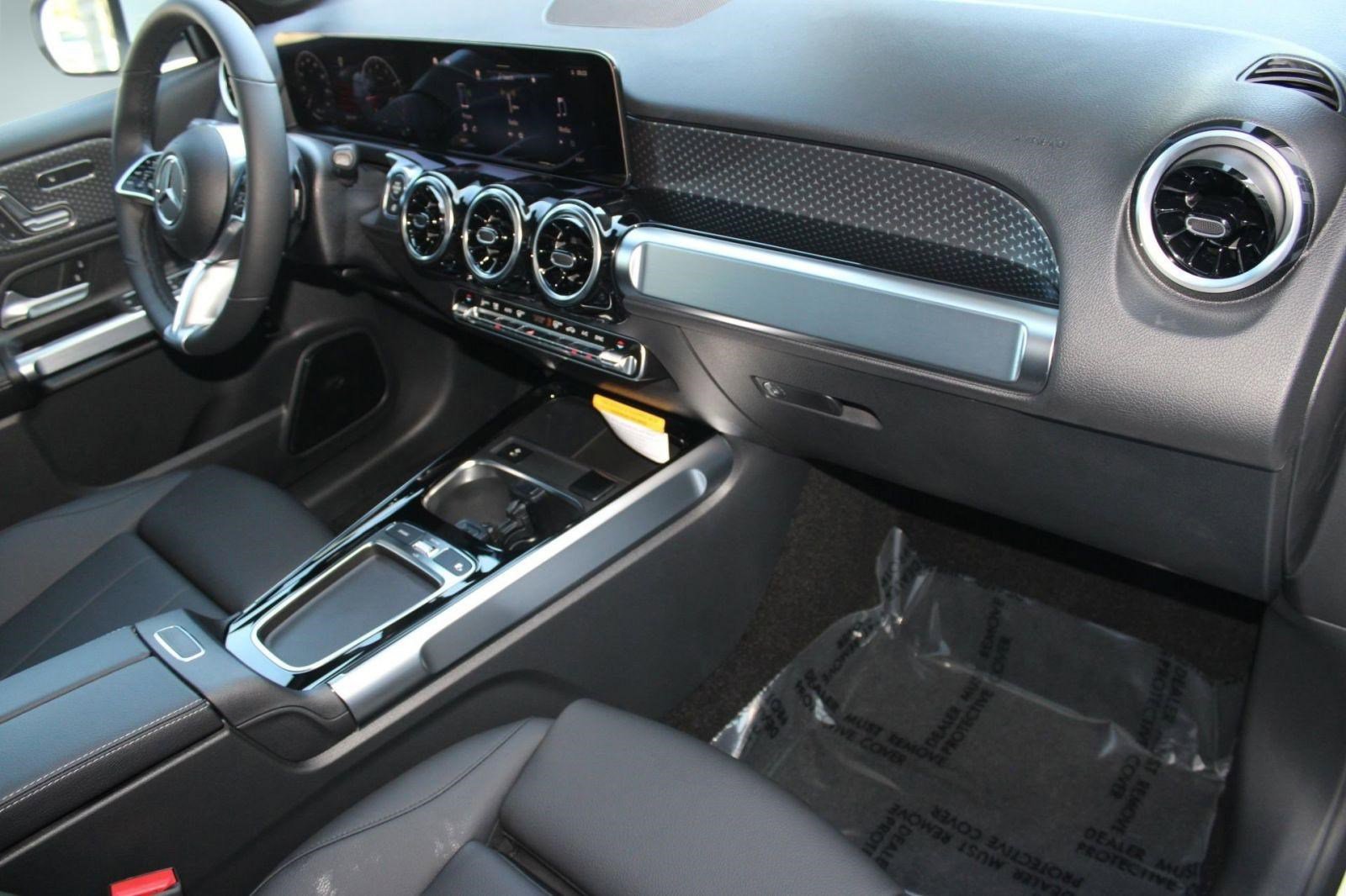 Used 2026 Mercedes-Benz GLB 250 4MATIC image 35