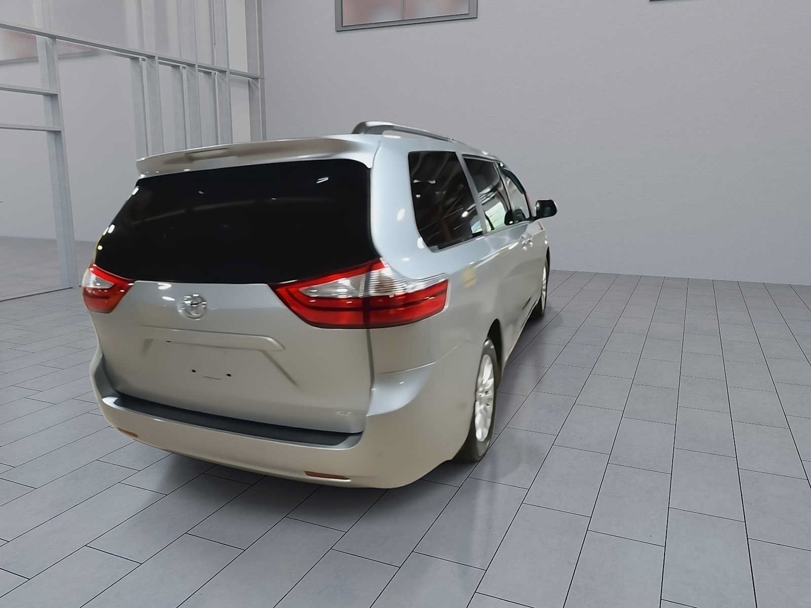 Used 2015 Toyota Sienna XLE w/ XLE Navigation Package FWD image 8