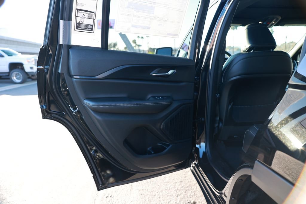 New 2025 Jeep Grand Cherokee Altitude image 28