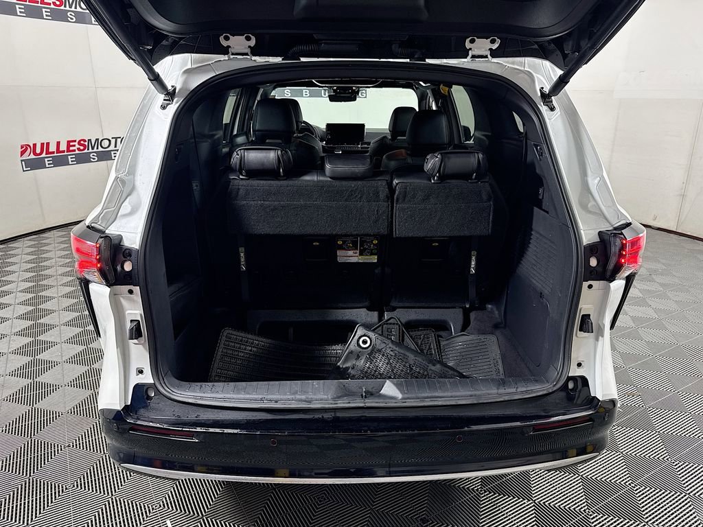 Used 2025 Toyota Sienna Platinum image 24