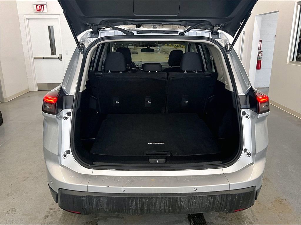 Used 2024 Nissan Rogue S image 34