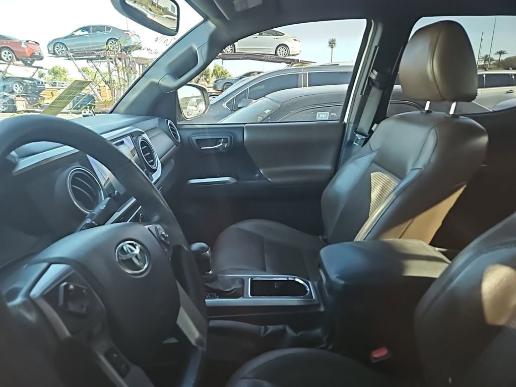 Used 2016 Toyota Tacoma Limited w/ Towing Package AWD/4WD image 5