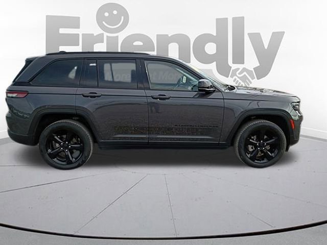 Used 2023 Jeep Grand Cherokee Limited w/ Black Appearance Package AWD/4WD image 4