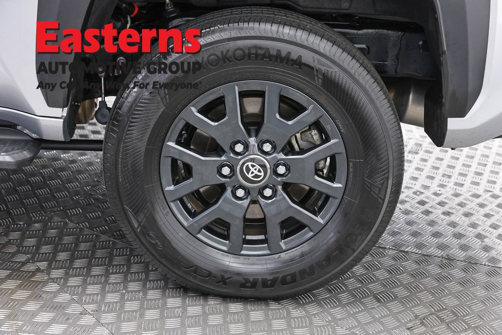 Used 2025 Toyota 4Runner SR5 AWD/4WD image 35